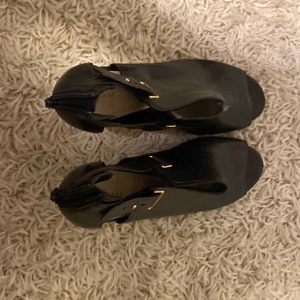 Lightly used cole haaan heal ankle booties. 9 1/2 - good condition